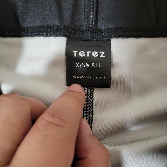 Peloton Terez Moody Metallic Biking Leggings Size XS - Picture 8 of 11